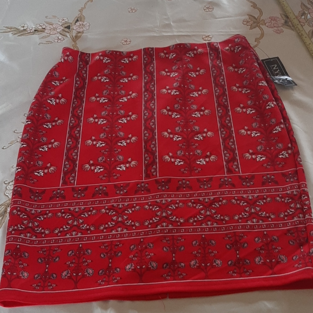 Women skirt New with tag